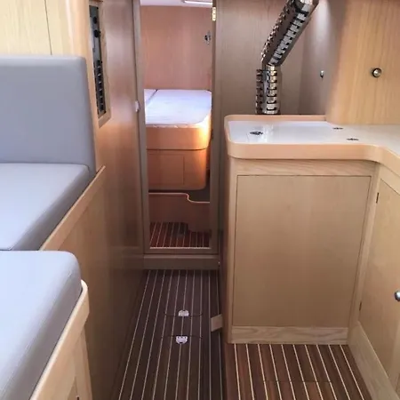 Barco Em Leca Palmeira Alugue Cabine فندق مبيت وإفطار Leça da Palmeira