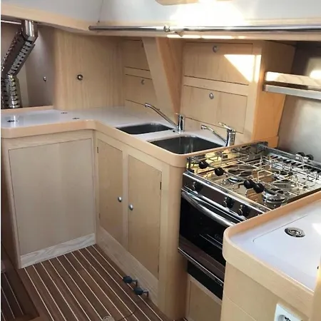 Barco Em Leca Palmeira Alugue Cabine فندق مبيت وإفطار Leça da Palmeira